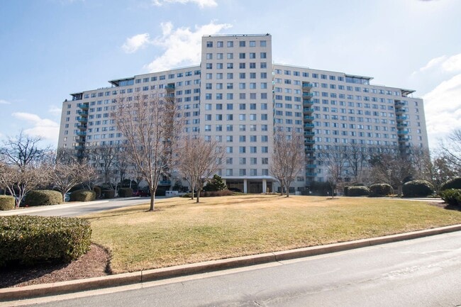 Primary Photo - Spacious 1BR / 1 BA at Grosvenor Park III ...