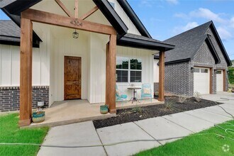Building Photo - 4304 N Chisholm Trail