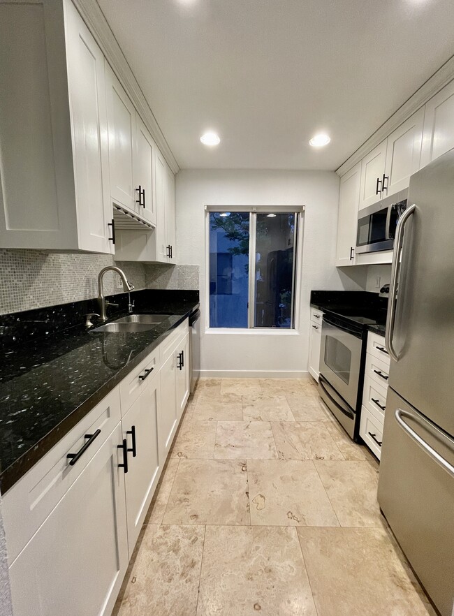 Building Photo - 1311 Summertime Ln