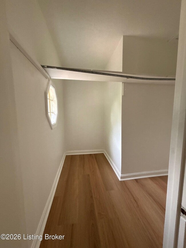 Building Photo - 418 Lyndon Ln