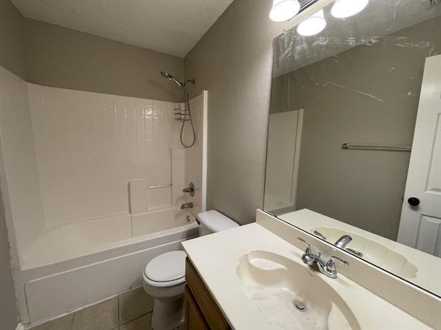Building Photo - 1405 High Crest Dr