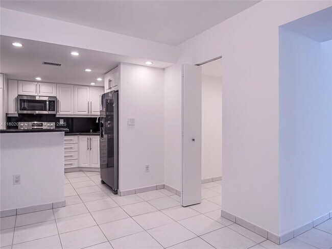 Building Photo - 2333 Brickell Ave