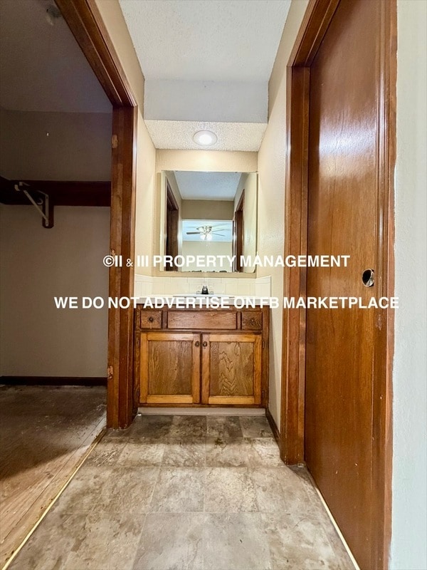 Building Photo - 1424 E Mart-Way Cir