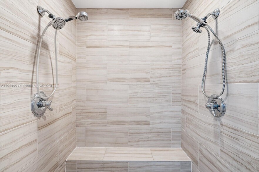 Building Photo - 2830 NE 56th Ct