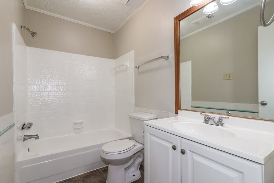 Building Photo - 7406 San Simeon Dr