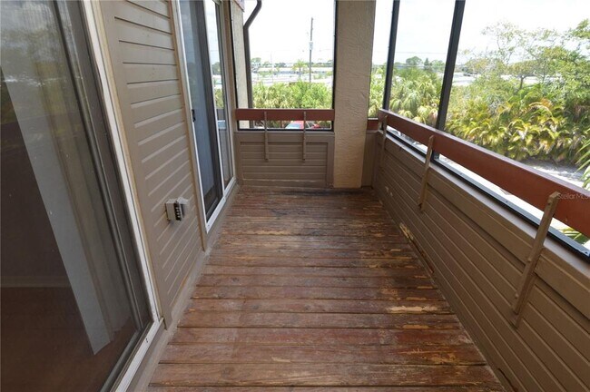 Building Photo - 10263 Gandy Blvd N