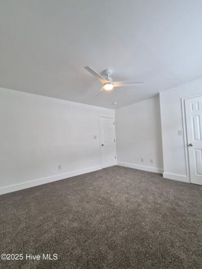 Building Photo - 411 Myrtlewood Cir