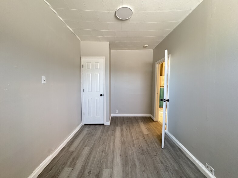 Building Photo - 48 W 9th St