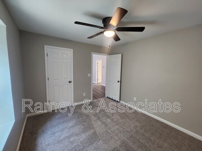 Building Photo - 515 S 20th St