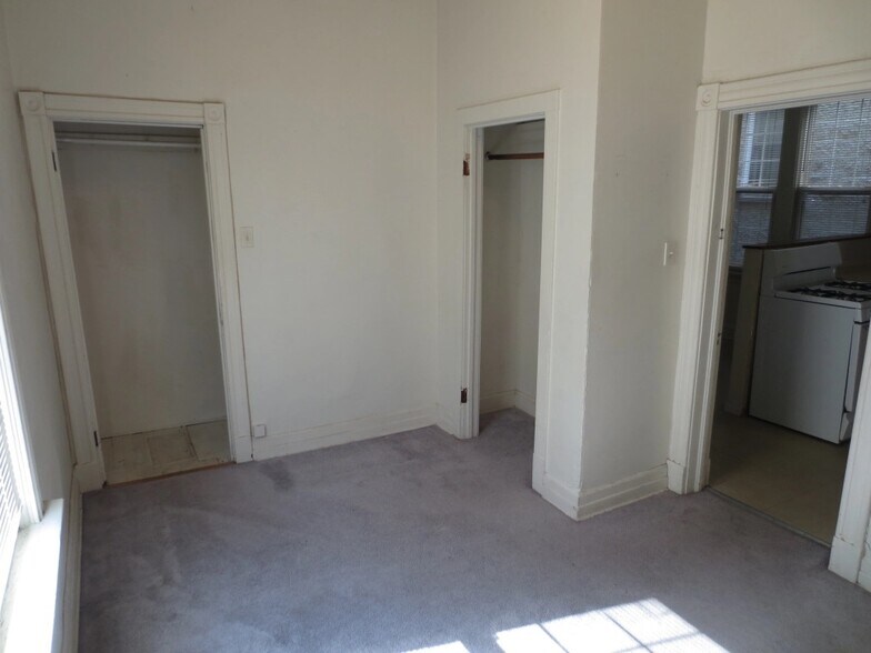 1BR - 1825 W Addison St