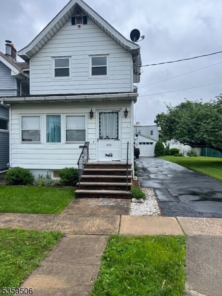 Primary Photo - 203 W Blancke St
