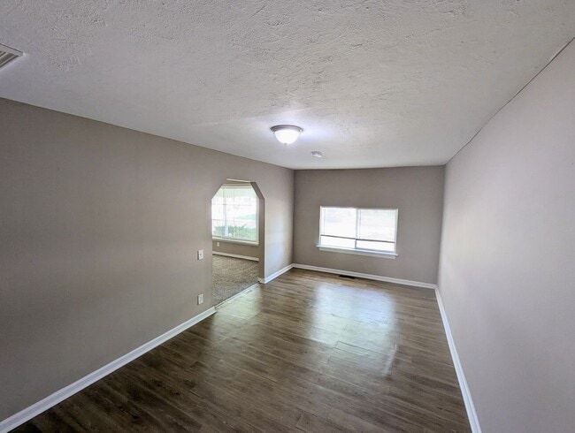 Building Photo - Room to Dream: Spacious 3-Bed in Spanish Lake