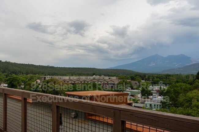 Building Photo - 207 S Beaver St