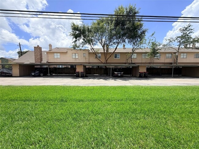 Building Photo - 7700 Creekbend Dr