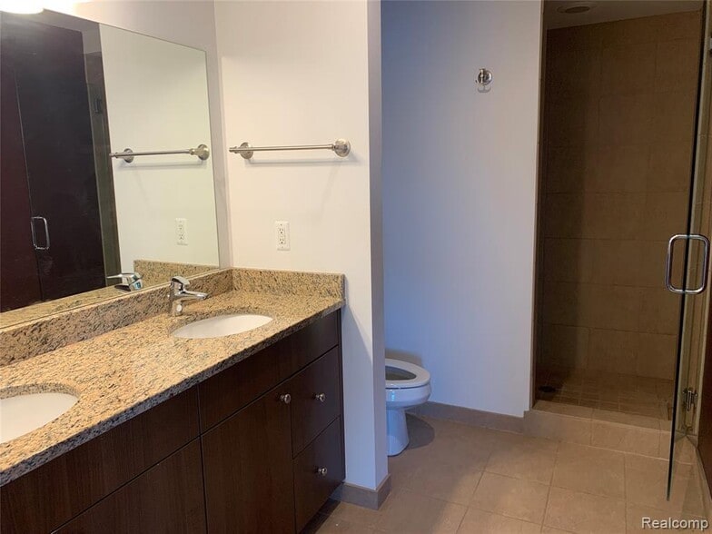 Master Bath - 300 Hamilton Street