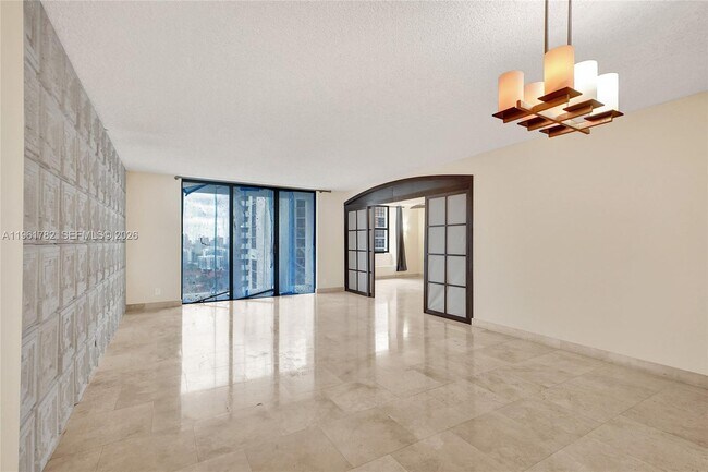 Building Photo - 18151 NE 31st Ct