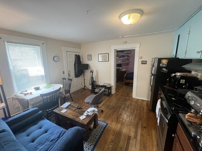 Building Photo - 639 Somerville Ave