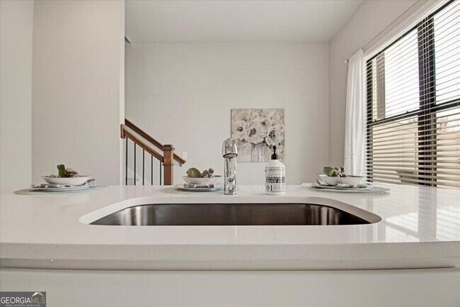 Building Photo - 2030 Main St NW