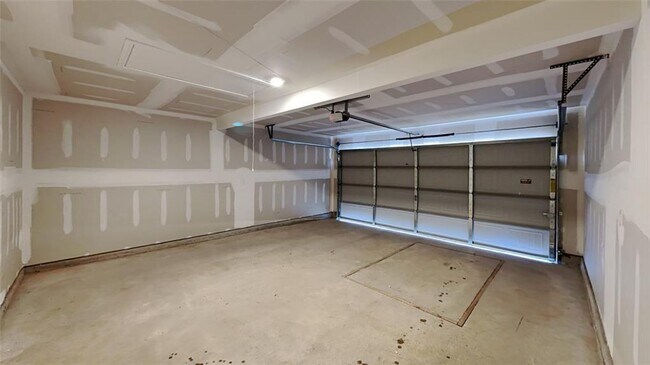 Building Photo - Large 4 Bedroom, 2 Bathroom Home in Shawnee Schools!