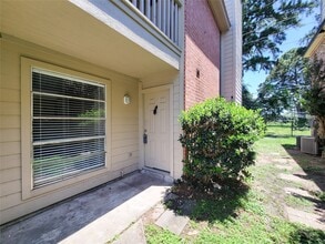 Building Photo - 13611 Ravensway Dr