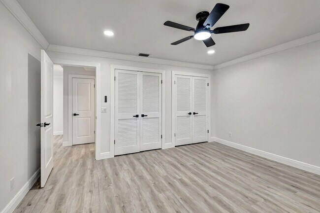 Building Photo - 4705 Fountains Dr S