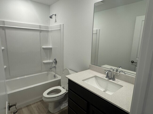 Building Photo - 14849 S Hillside Dr