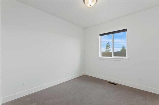 Building Photo - 4 Bedroom, 2 Bath home in Beautiful Meridian with SO MANY upgrades and perks throughout!  You don...