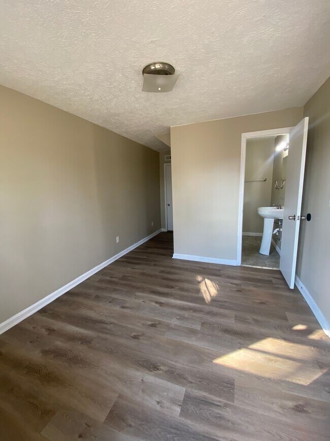 Building Photo - Bright & Spacious 4BR/2BA Home in Birmingham