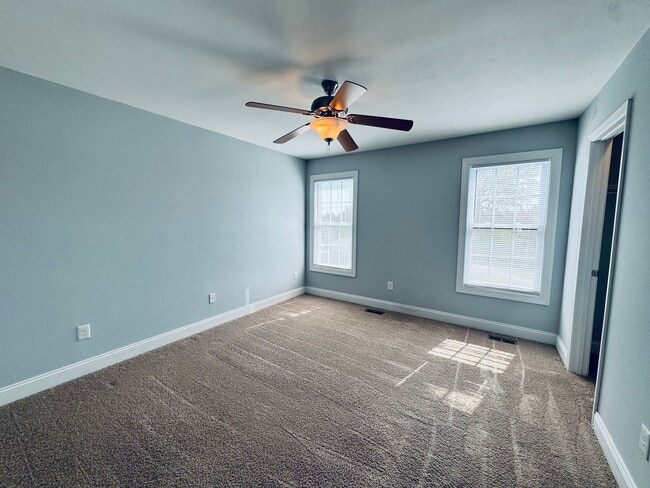 Building Photo - Newer Townhouse (Wiggington Place)