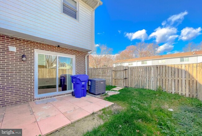 Building Photo - 11859 Oak Manor Dr
