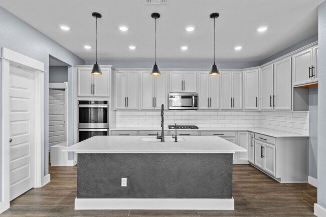 Building Photo - 525 Compania Cove