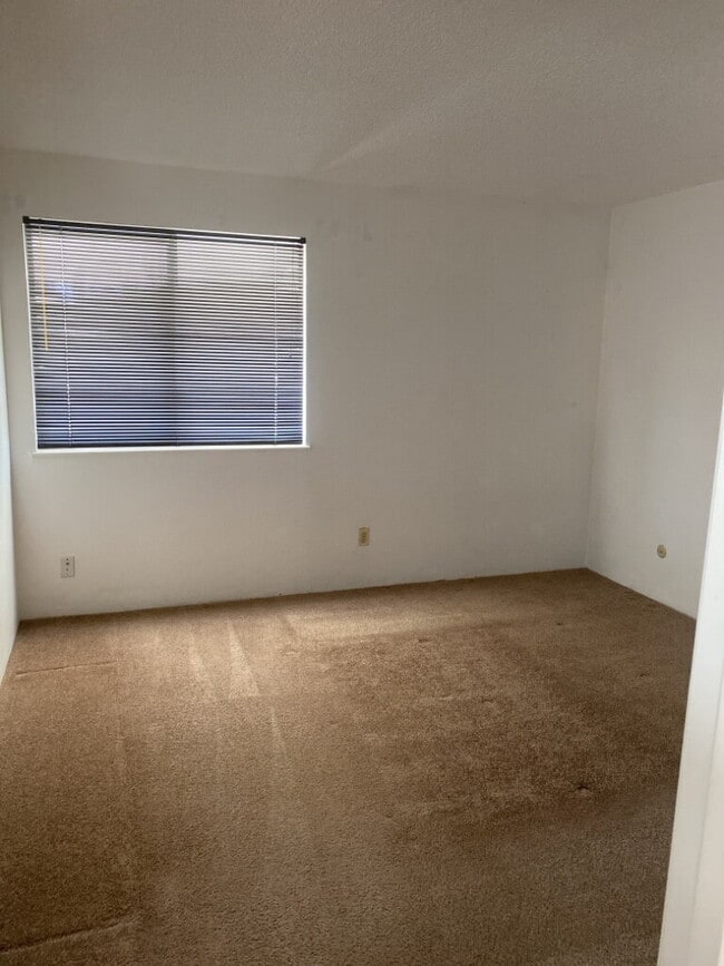 Building Photo - "Charming 1-Bedroom Condo with Cozy Fireplace and Garage in Prime Denver Location!"  Available Now!