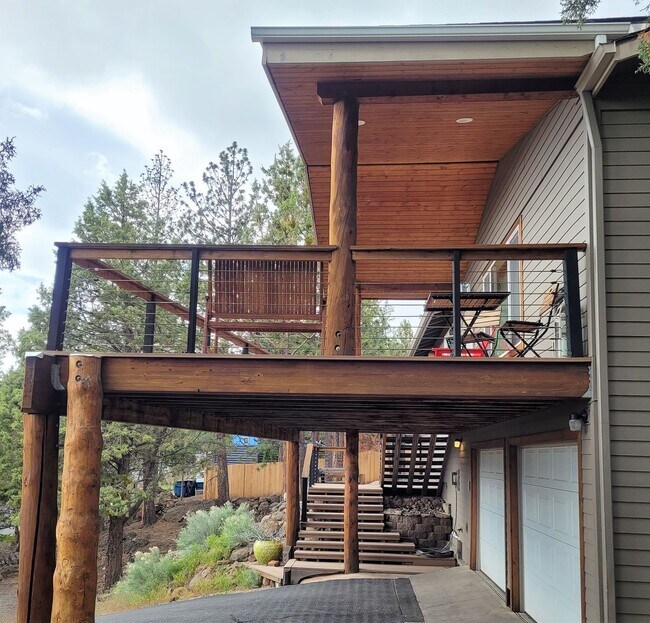 Building Photo - Spacious House, Front & Back Porch! Awbrey Butte Hillside with Mountain Views. Furnished 30-Day Min.