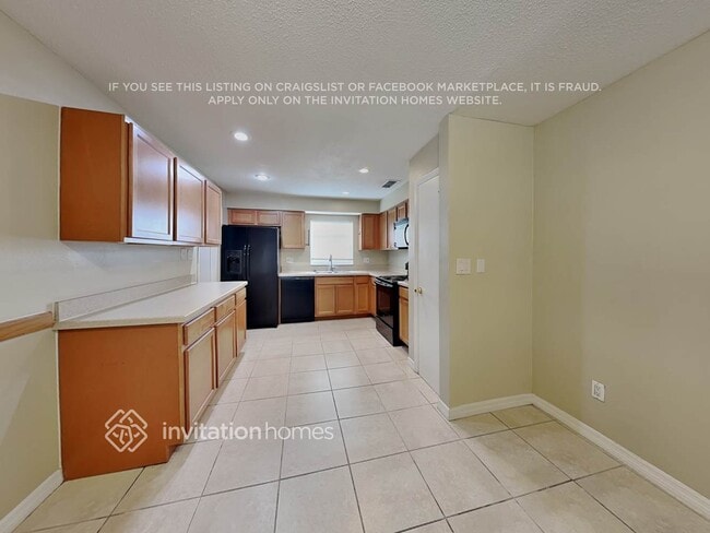 Building Photo - 384 St Dunstan Way