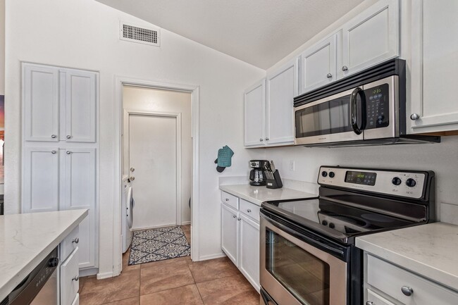 Building Photo - Inviting Home in Gated 55 Plus Community!!