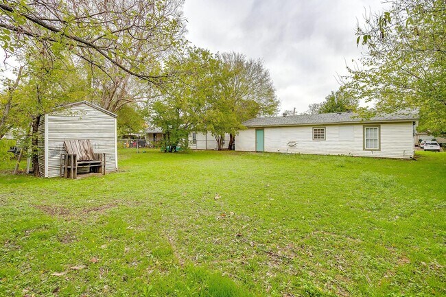 Building Photo - 3537 Half Moon Dr