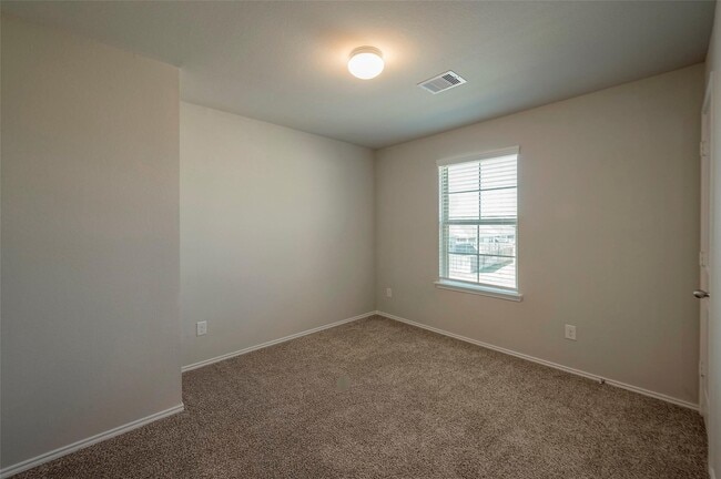 Building Photo - 2318 Georgina Falls Dr