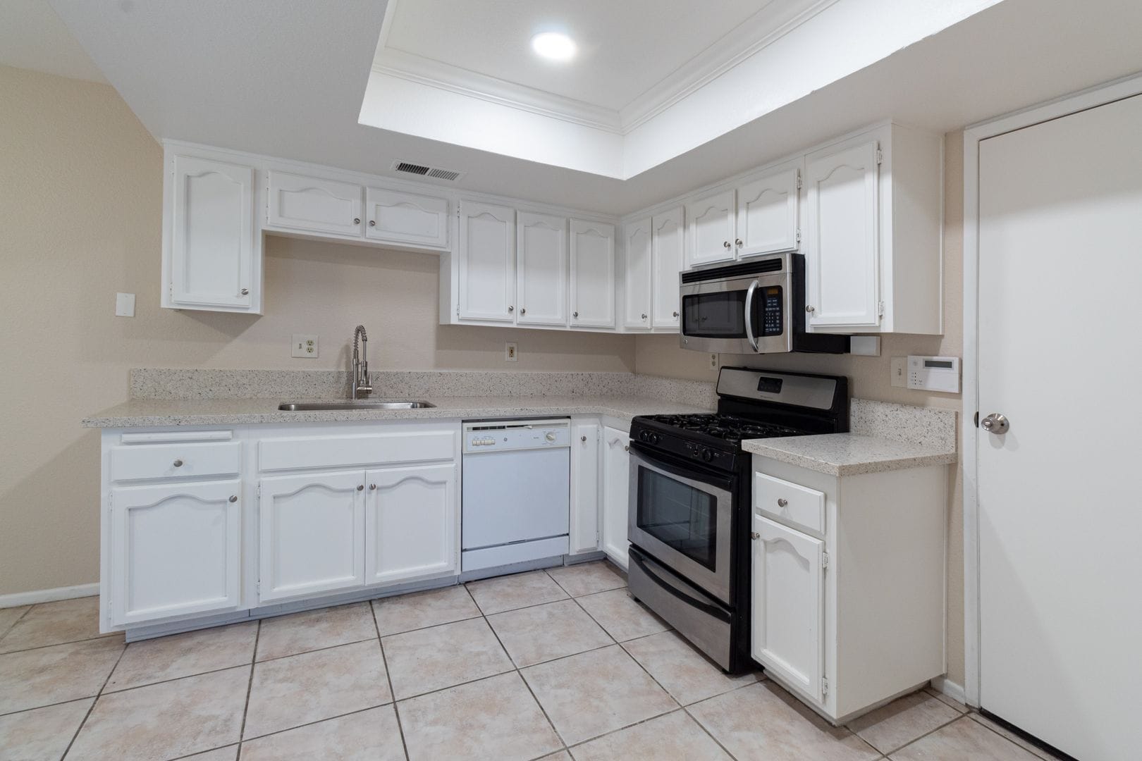 Building Photo - 18412 Patterson Ln