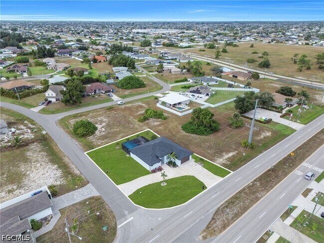 Building Photo - 24 Chiquita Blvd S