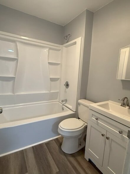 Bathroom - 512 Stuart St