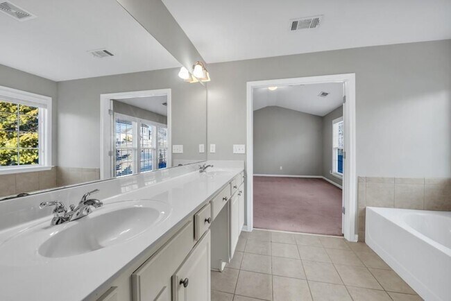 Building Photo - 701 Courageous Ct