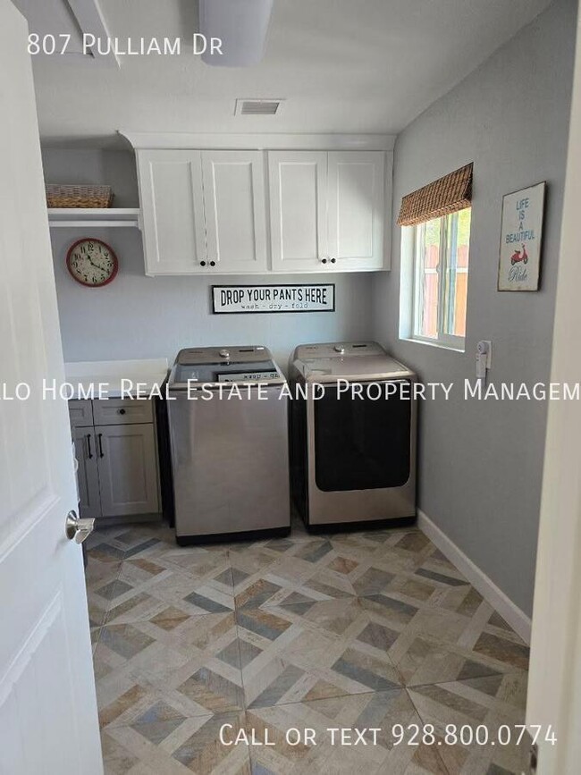 Building Photo - 807 Pulliam Dr