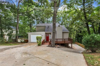 Building Photo - 6584 Oakwood Dr