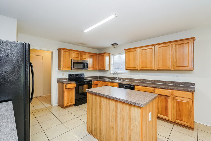 Building Photo - 1101 Marcia Ln