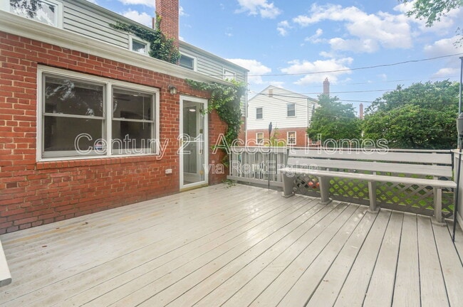 Building Photo - 2032 Arlington Ter