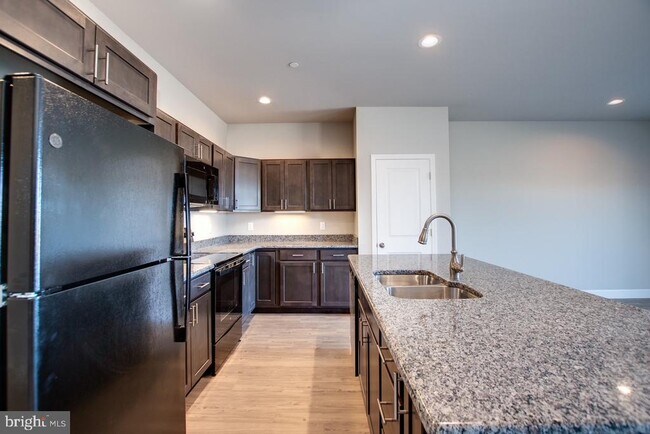 Building Photo - 6106 Sawgrass Ct