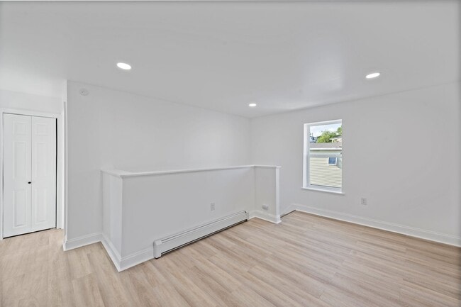 Building Photo - Newly Renovated 4-Bedroom, 2-Bath Home wit...