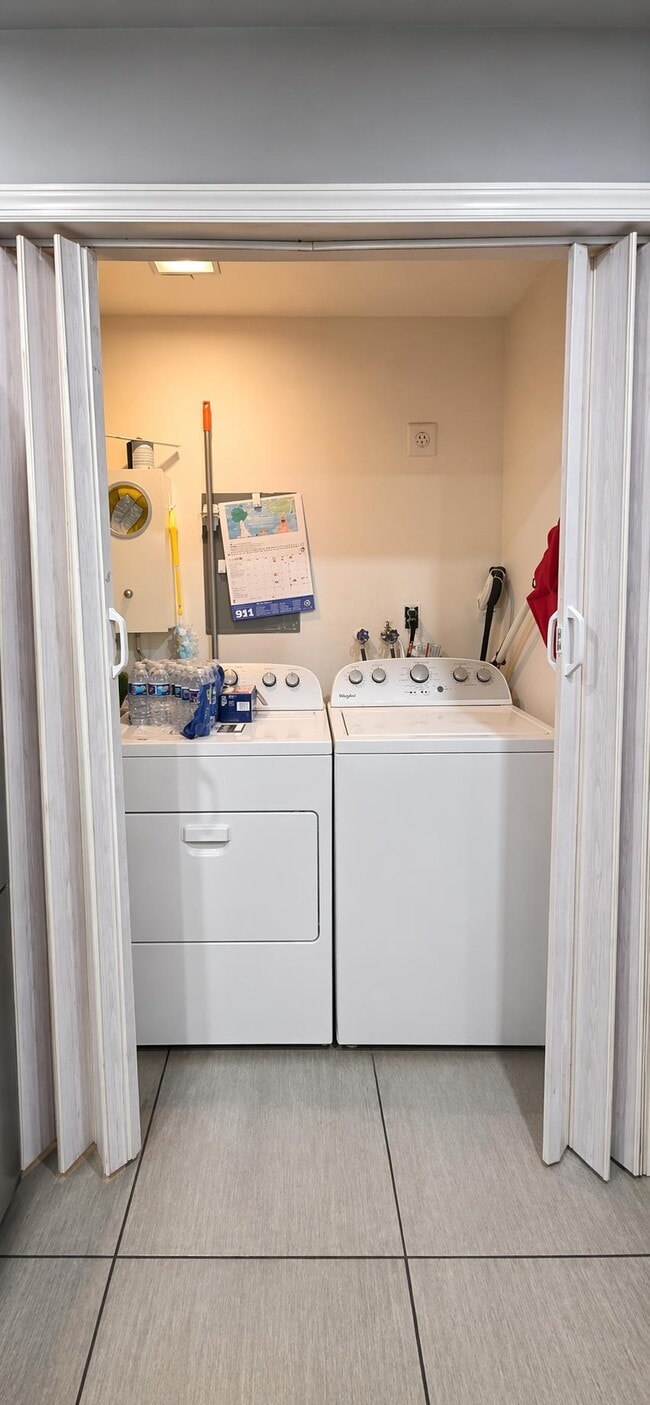 Building Photo - 804 Spinnaker Ct