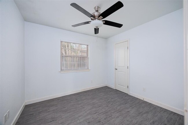 Building Photo - 802 Prince Valiant Dr