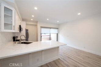 Building Photo - 941 W Carson St